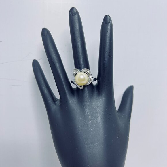 Silver Tone Ring With Faux Pearl & Rhinestone Accents Size 5 1/2 (R444) - Picture 1 of 7